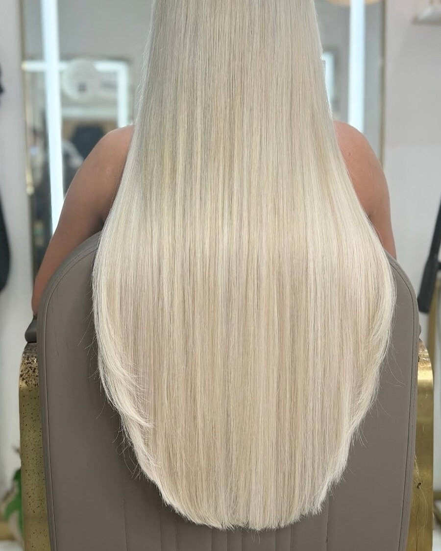 Straight platinum blonde hair falling to the waist
